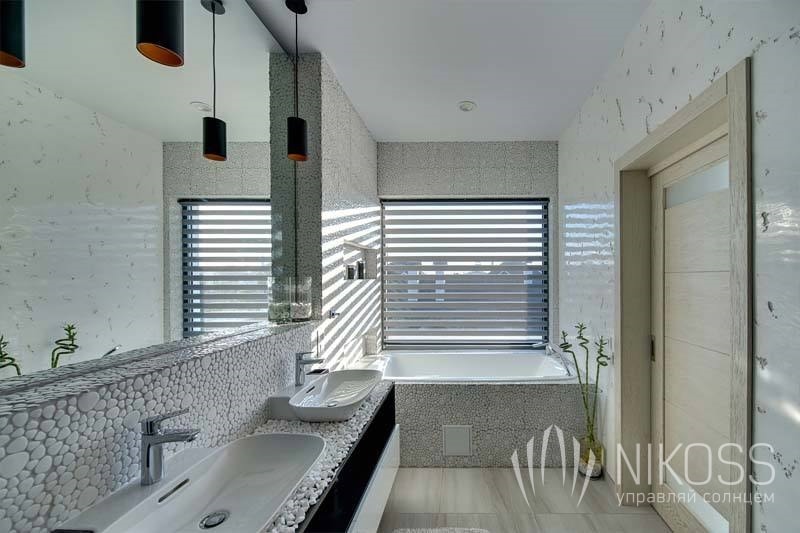Жалюзі в ванній кімнаті